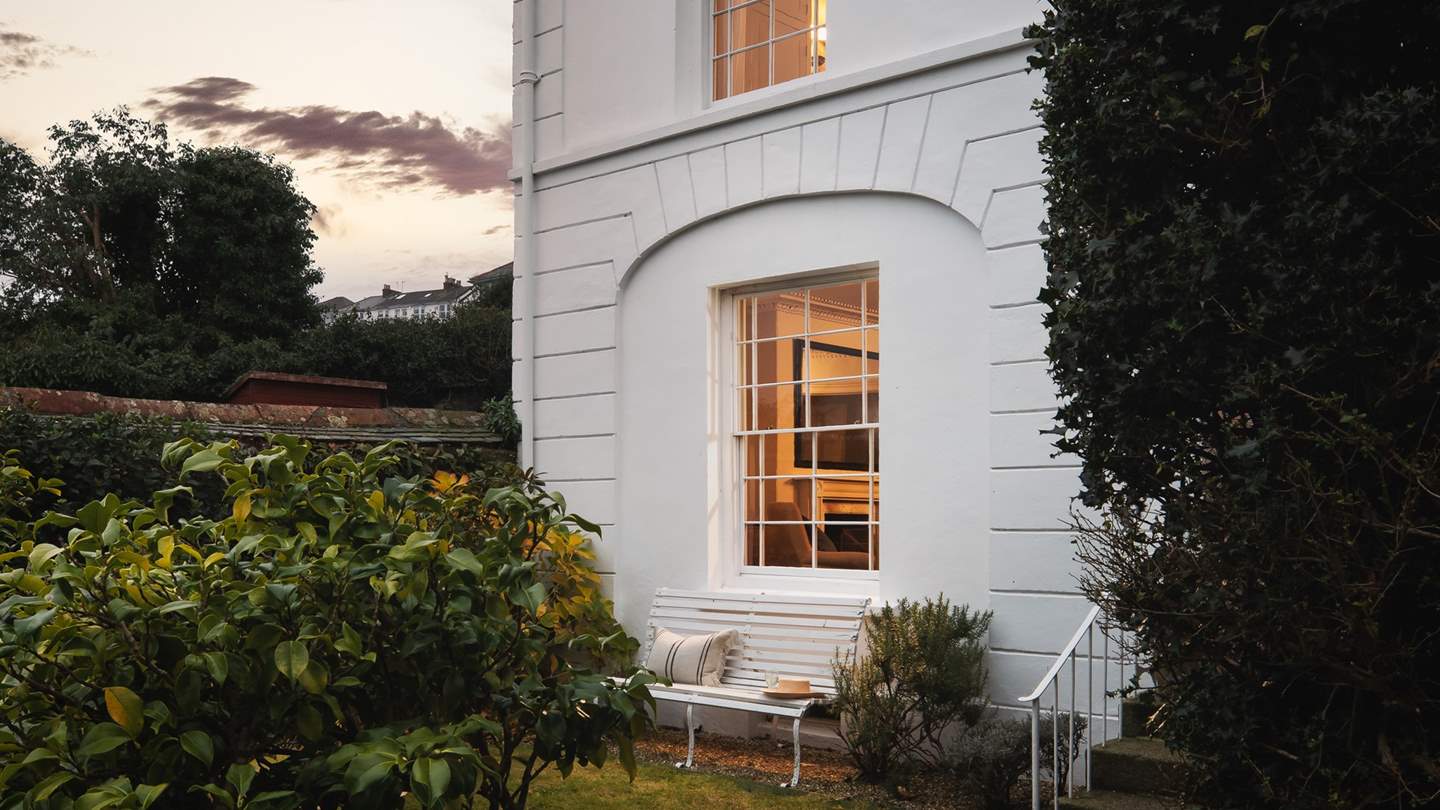 Positioned a short walk up a hill from the waterfront, Packet House is set over four floors