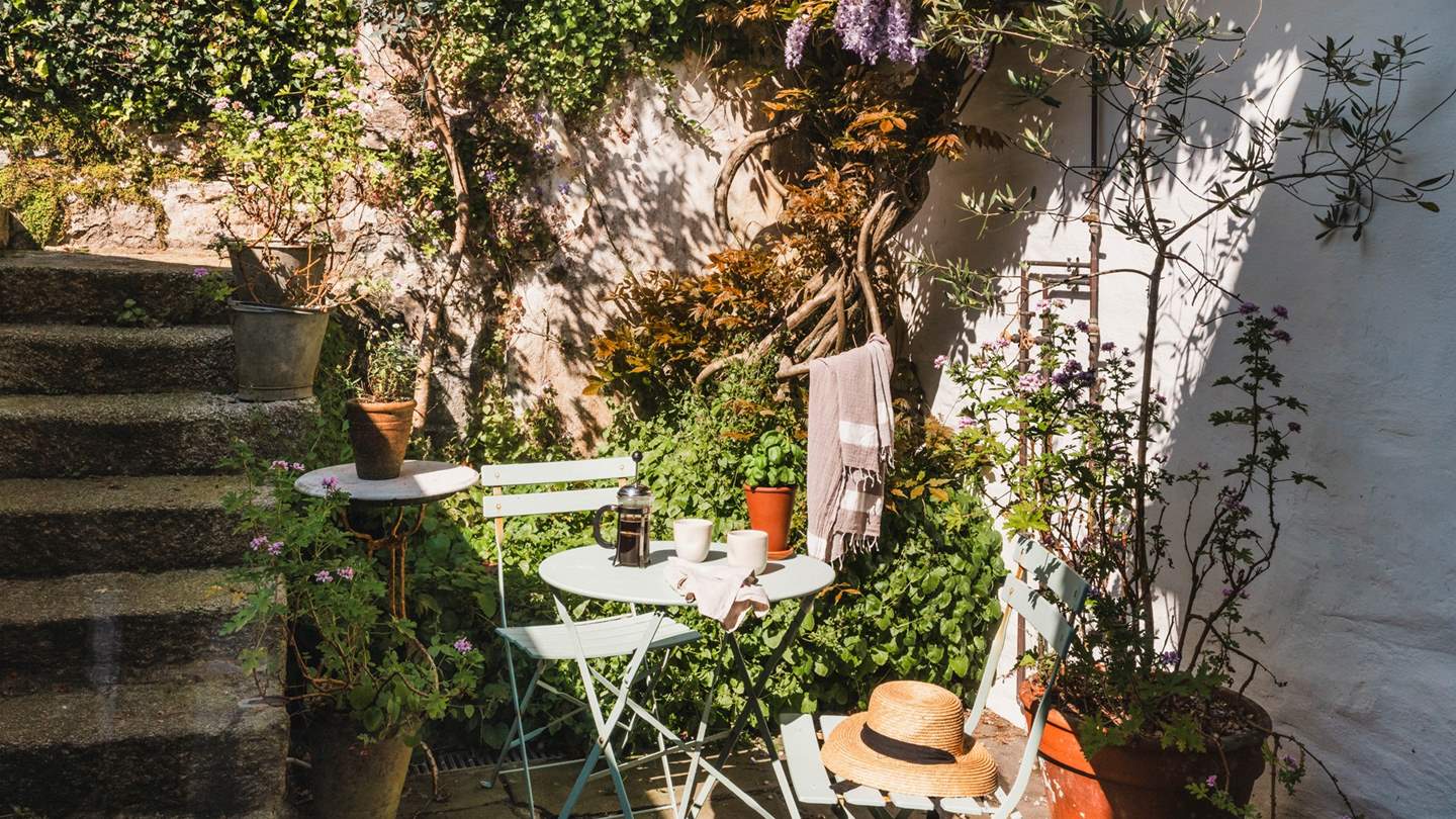 The courtyard garden, perfect for an early morning coffee!