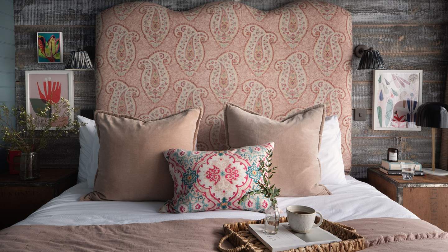 Pink tones imbue a warm cosiness to the room