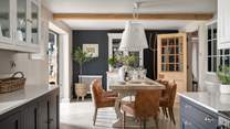 Country charm meets modern luxury in this beautiful open plan dining space 