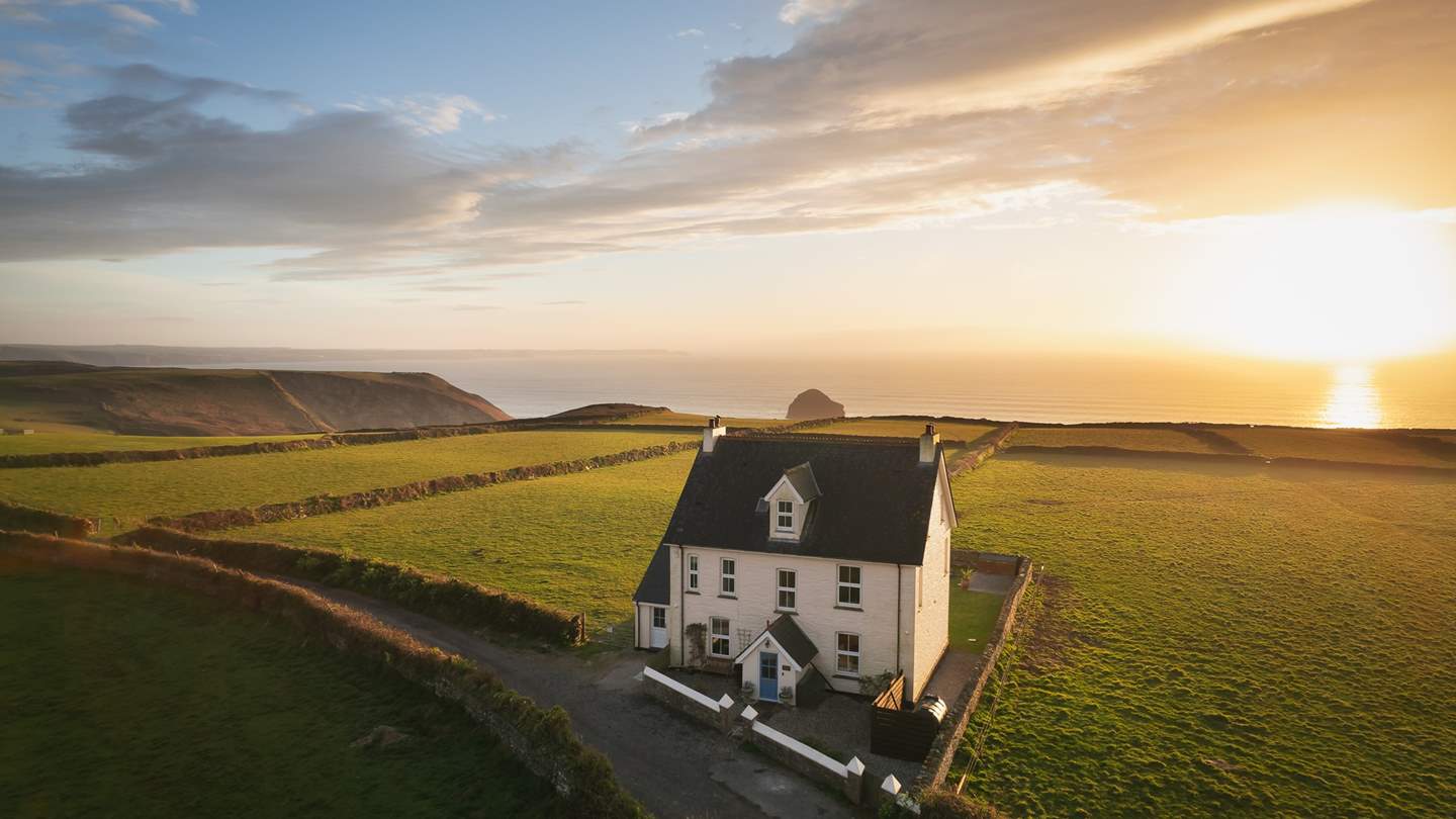 Welcome to Tregosse, our beautiful homestay for ten, nestled on the clifftops of Trebarwith Strand 