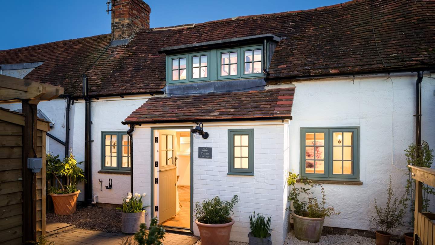 Welcome to Crumb Cottage, our charming countryside retreat near Oxford 