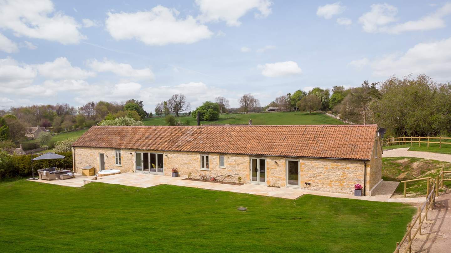 Newly renovated, Pennycress is a gorgeous barn conversion set in the pretty village of Compton Abdale