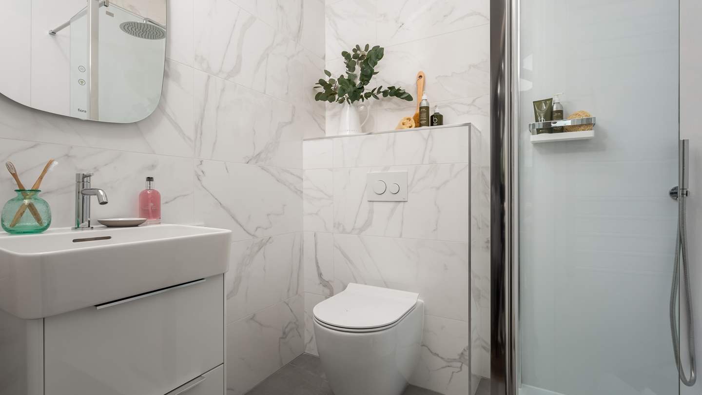 Seek rejuvenating wake up moments in the walk-in shower