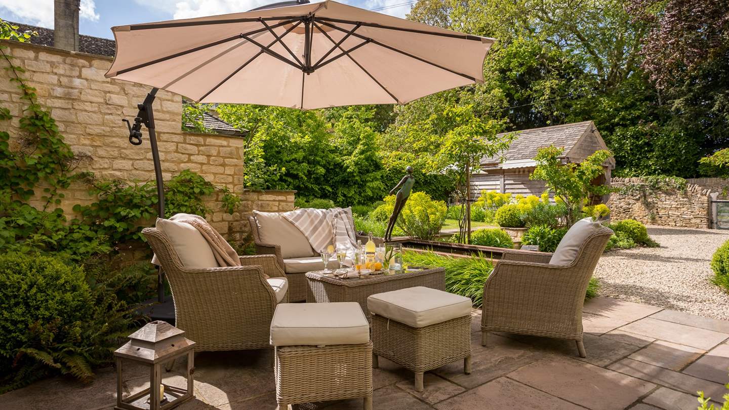 Surrounded by mature trees and Cotswold stone walls, this is a truly beautiful countryside getaway