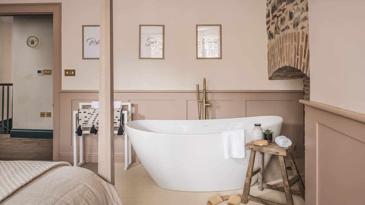 The darling slipper bath awaits for blissful soaks...