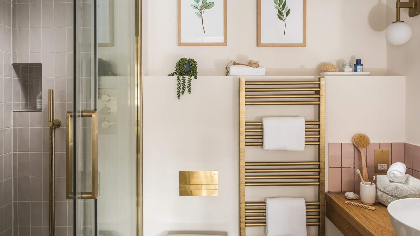 The en suite is a dream in pink - the perfect setting for morning ablutions! 