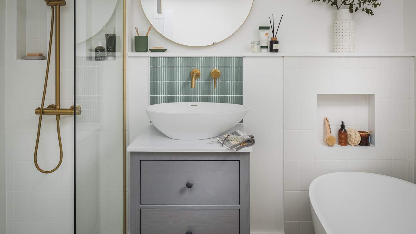 There is also a separate walk-in shower