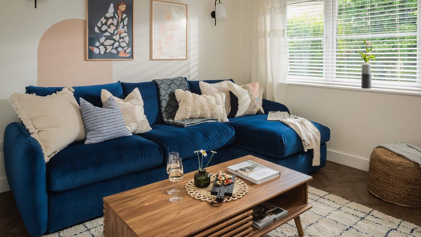 The gorgeous sitting room, with a stunning L-shaped sofa