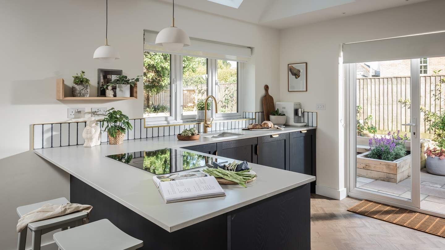 The dazzling ink-blue cabinets perfectly compliment the gold finishes. Please note that the coffee machine has been replaced with a Dolce Gusto pod coffee machine 