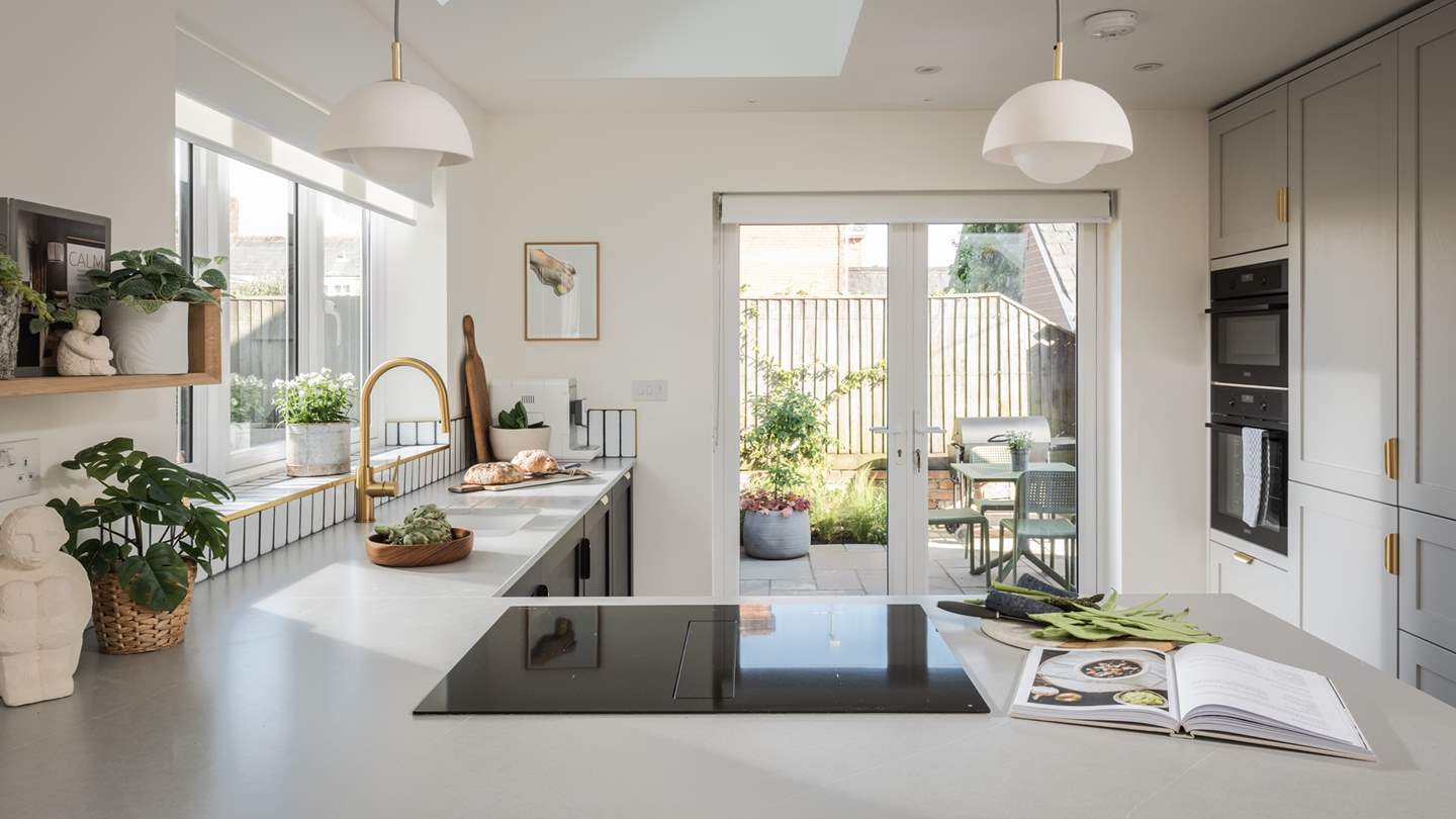 The large worktops are ideal for creating a feast. Please note that the coffee machine has been updated