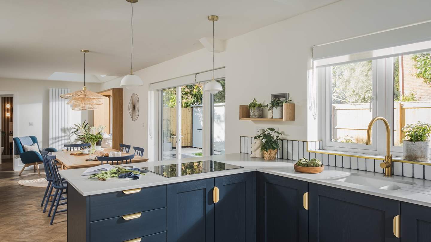 Polished to a high standard, this tasteful and modern kitchen is just exquisite