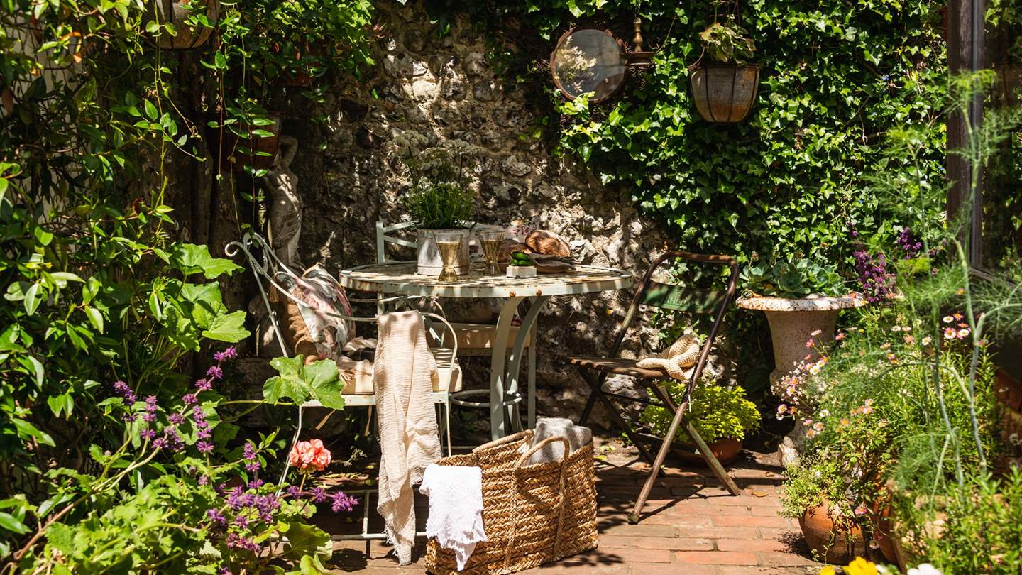 With natural planting throughout, this is a botanists' dream!