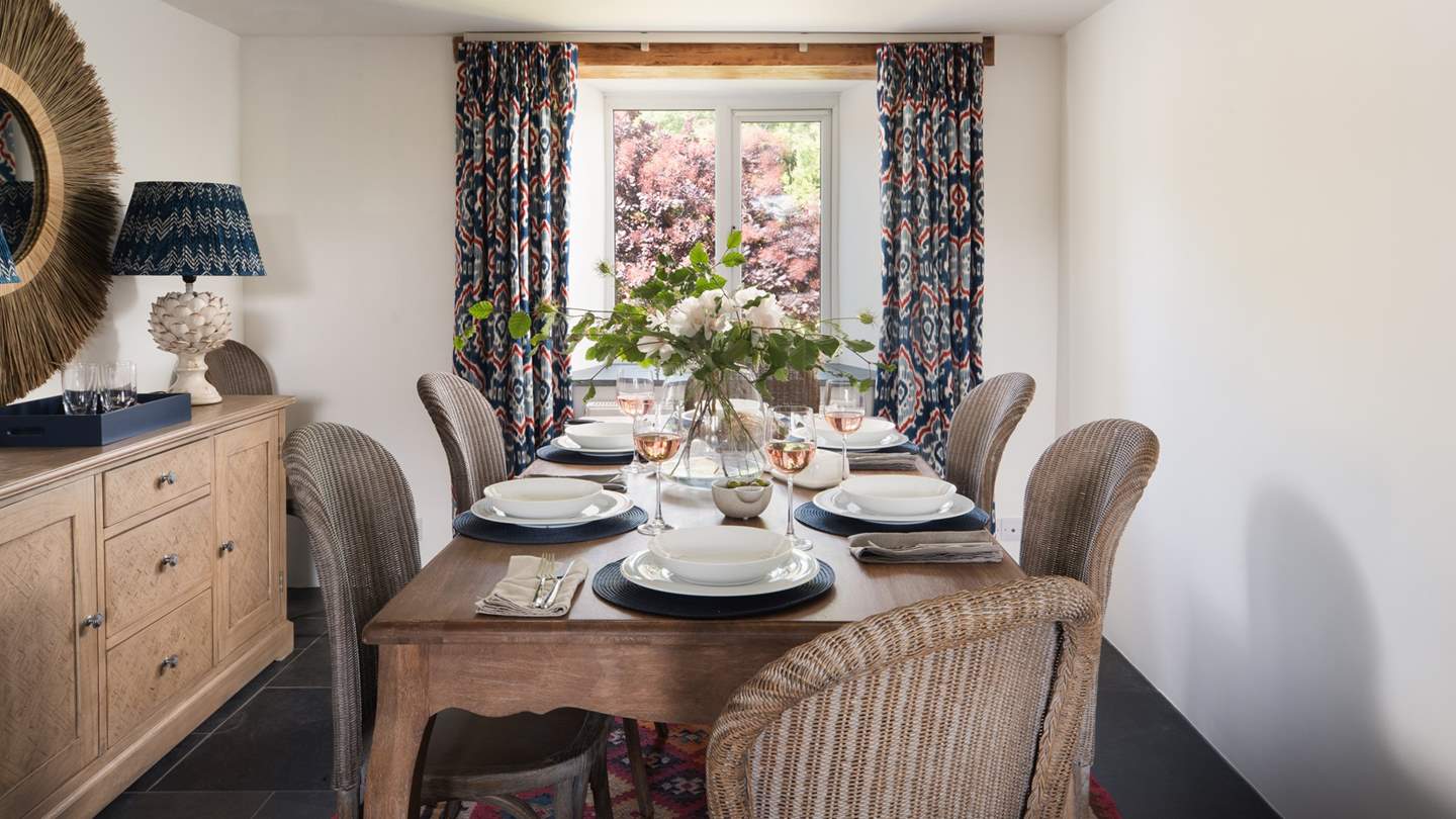 The comfy dining room - perfect for lazy lunches and decadent dinner parties...