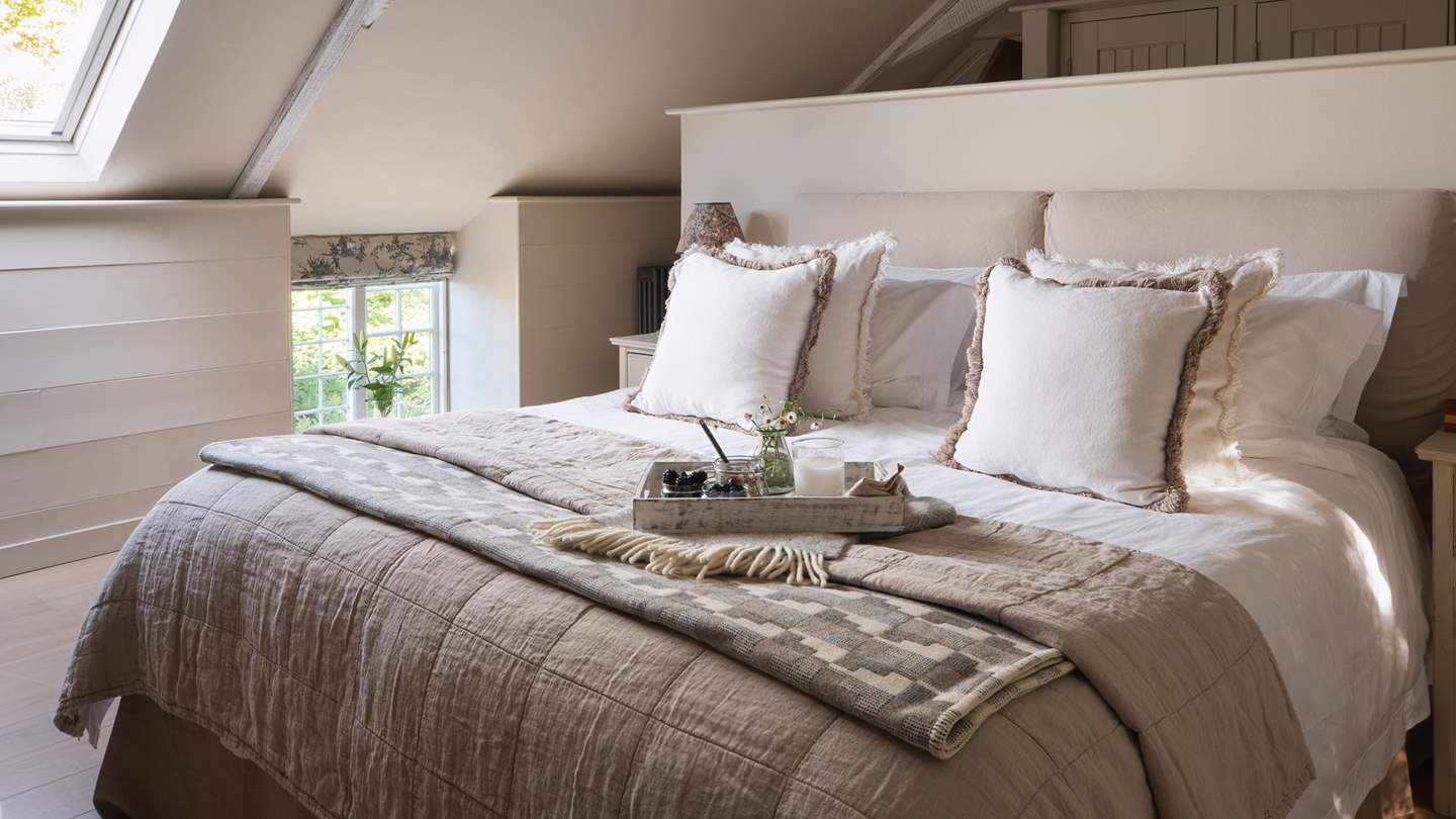 With two lovely bedrooms, La Rosa is a haven for couples, families, or friends 