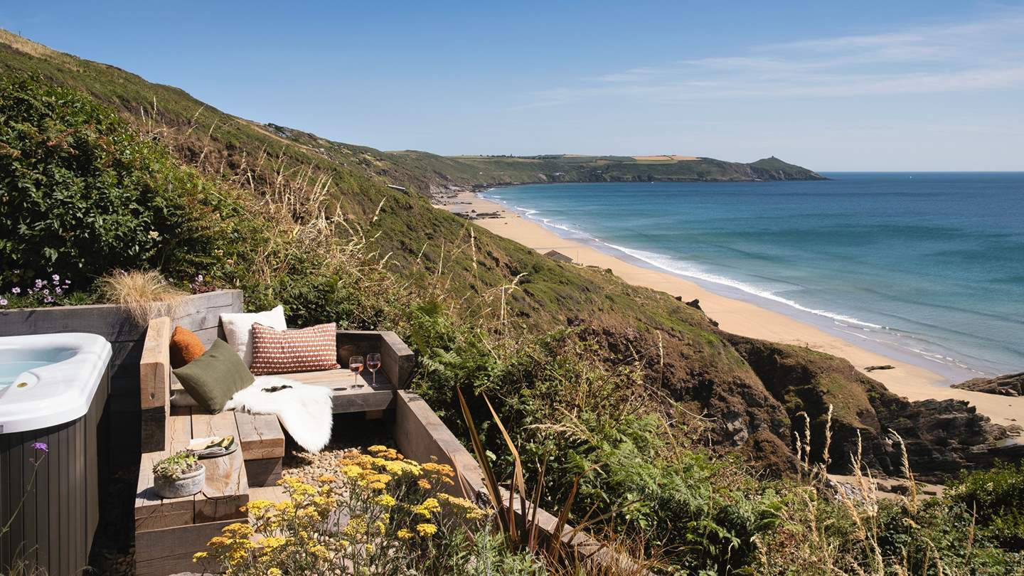 This seriously romantic retreat is only moments away from a gorgeous, dog-friendly beach 