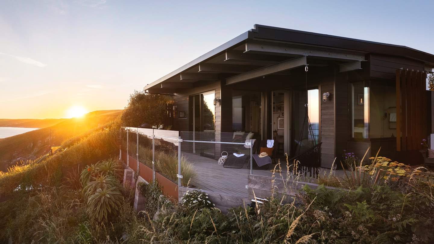 Enjoy unforgettable views of the wildly rugged Cornish coastline 