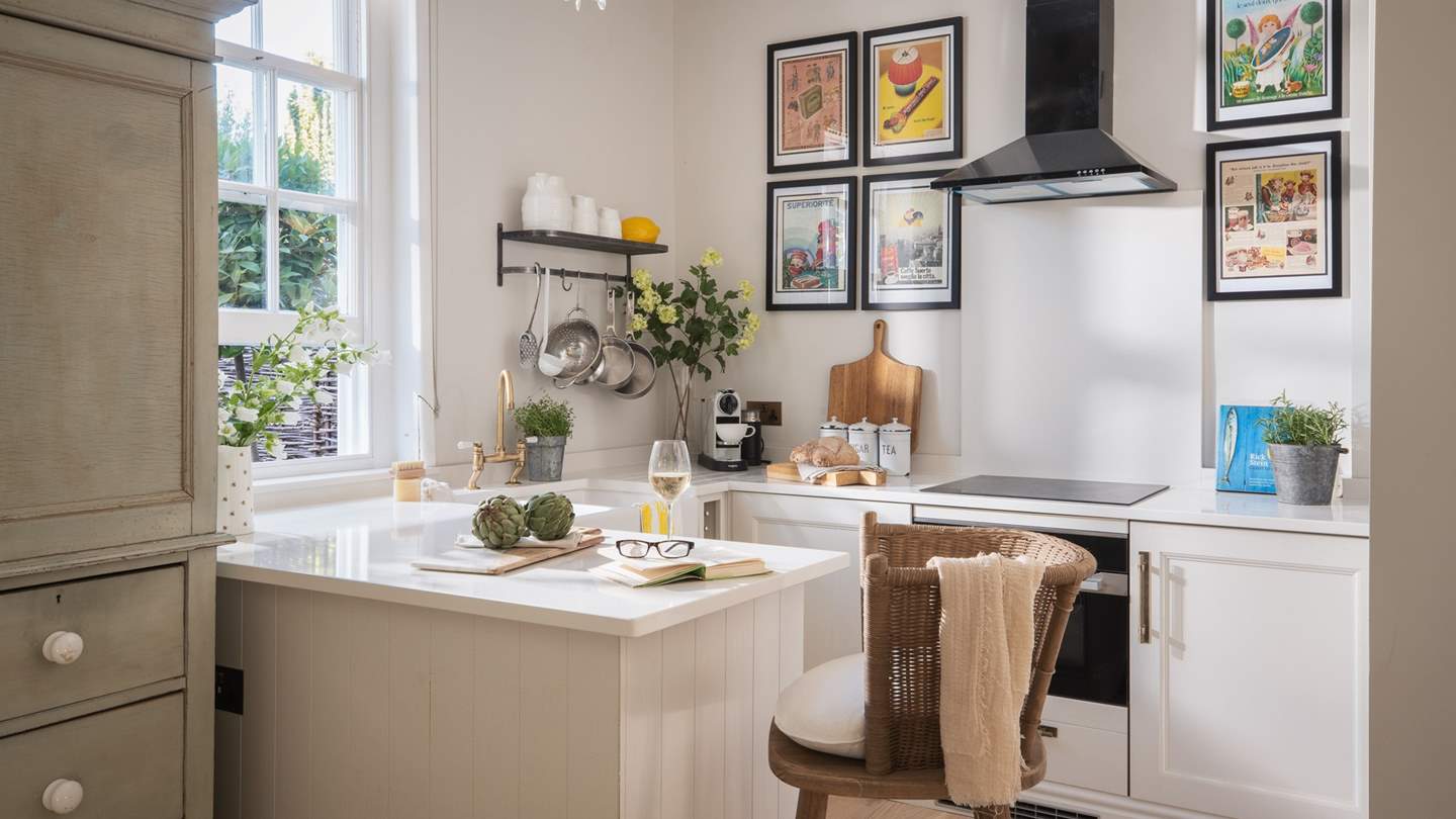 Let the light pour in through the beautiful sash window as you sip a glass of something special... 