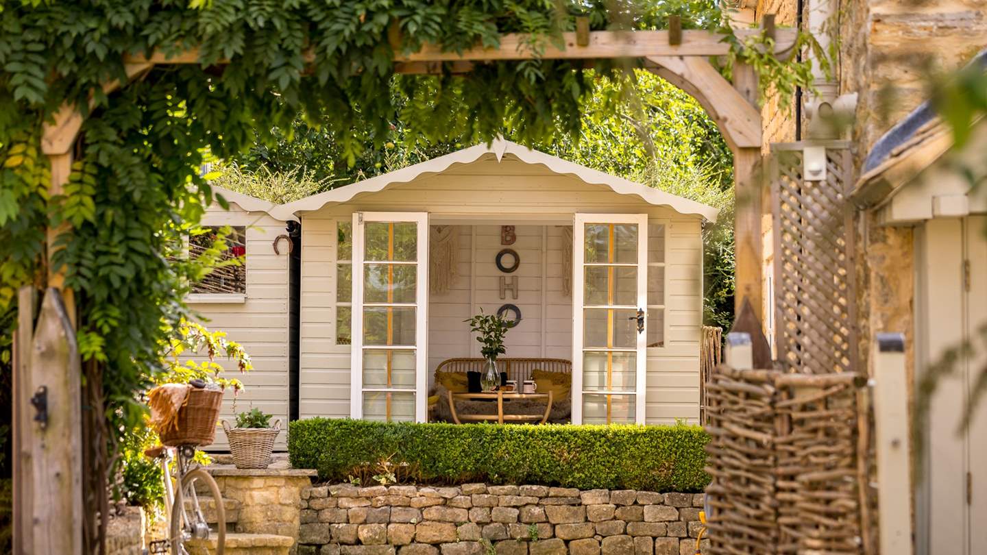 Escape reality in the idyllic summerhouse