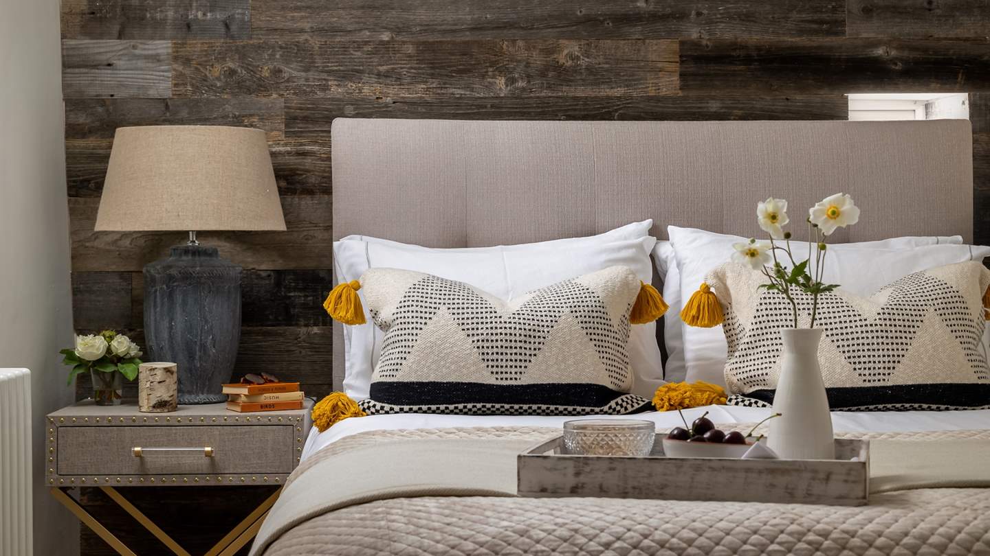 Blissful slumbers await on the cosy king-sized bed... 