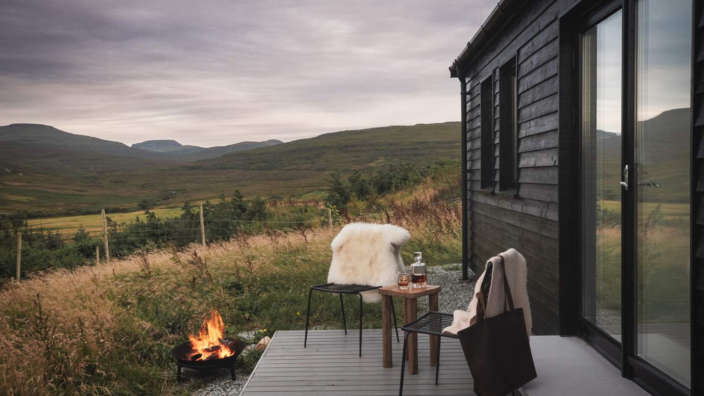 Wrap up warm and retreat to the firepit to indulge in a dreamy evening of stargazing...