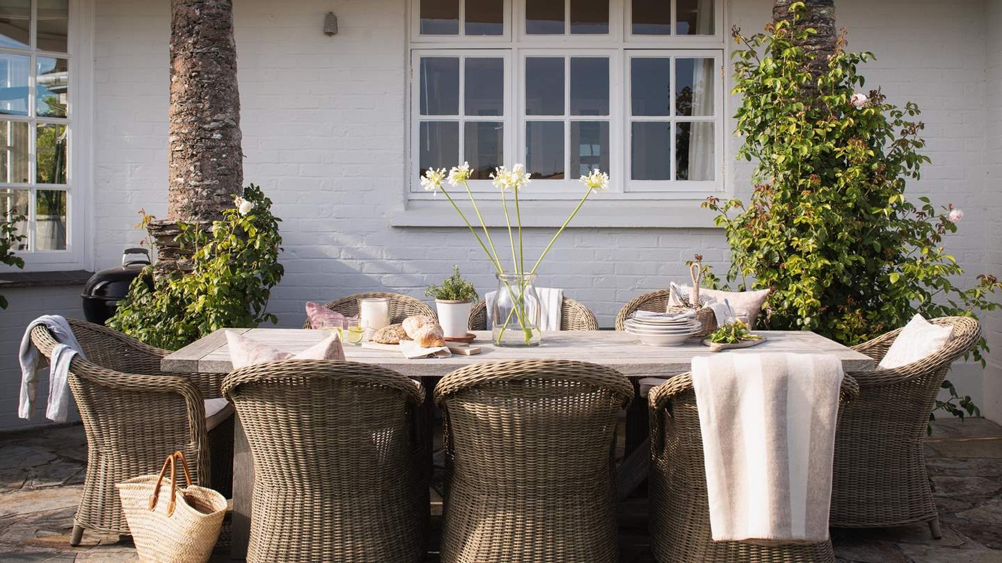 With a dining table for eight, there's space for everyone to relax on sun-soaked days...