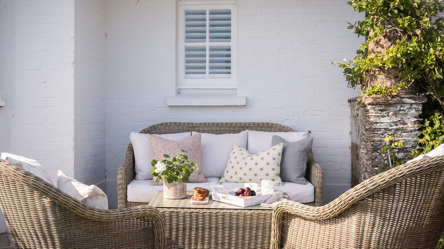 The expansive garden offers plentiful shaded spots