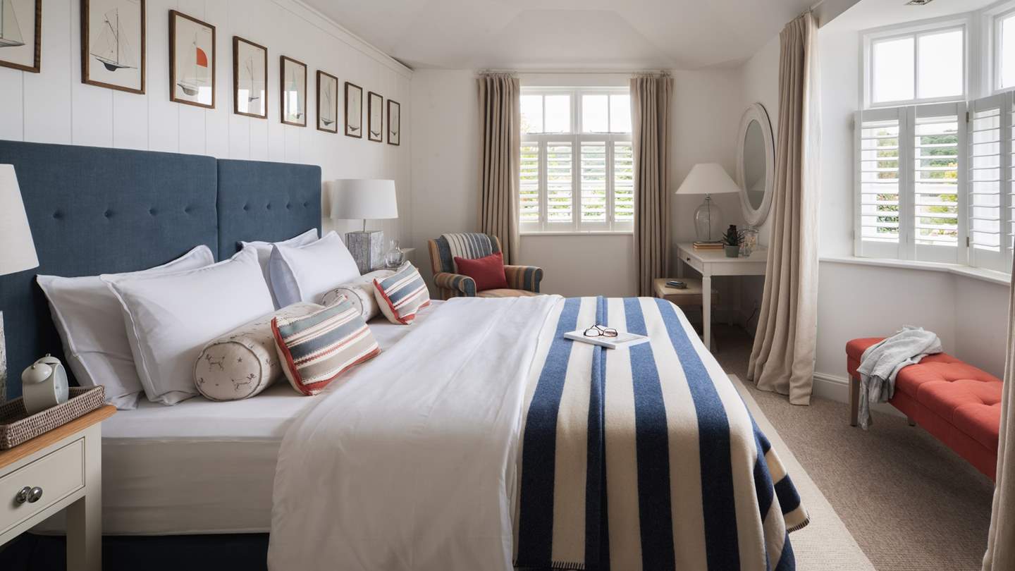 Every detail of this bedroom is effortlessly elegant... 