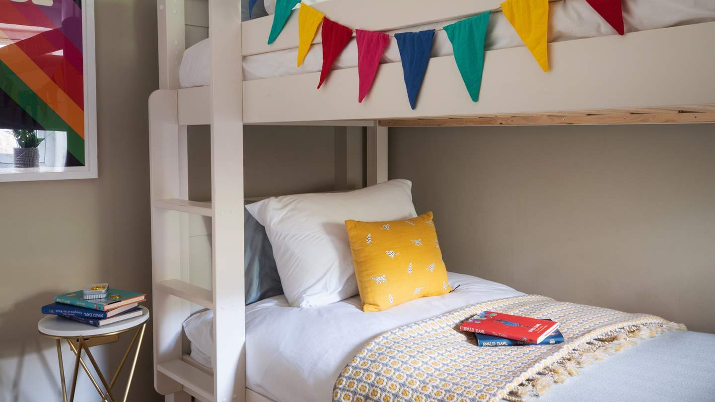 This room also boasts its very own en suite bathroom 