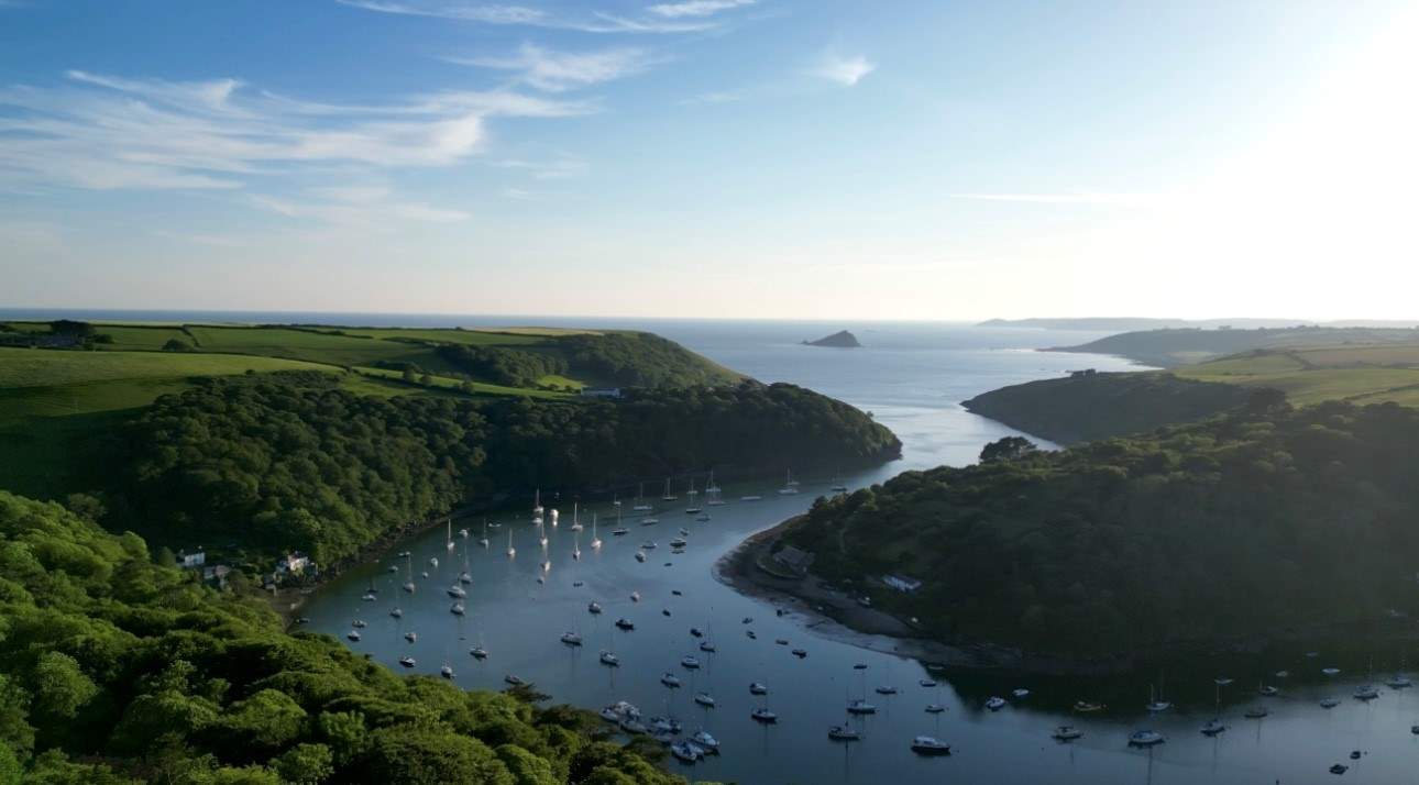 The sheltered waters and picturesque creeks of the River Yealm offer unrivalled riverside exploration, beautifully captured by @archie.the_beagle 
