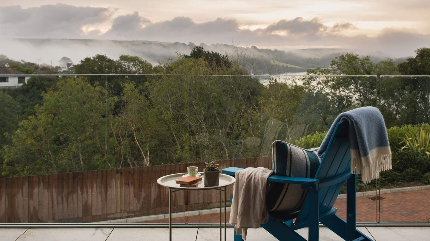 Savour salt-kissed summer breezes on the stunning balcony... 