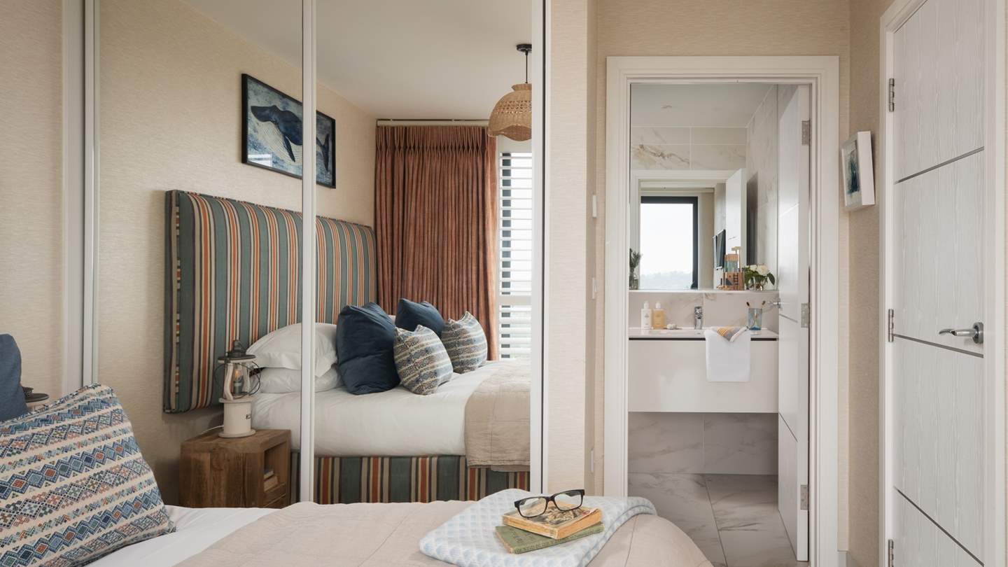 This lovely boudoir enjoys a nautical theme which nods to Spinnaker's coastal setting... 