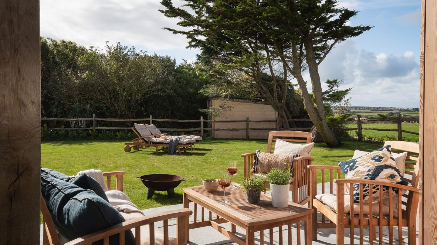 The separate lounge area is a dream for evenings indulging in alfresco aperitifs beside the firepit together 