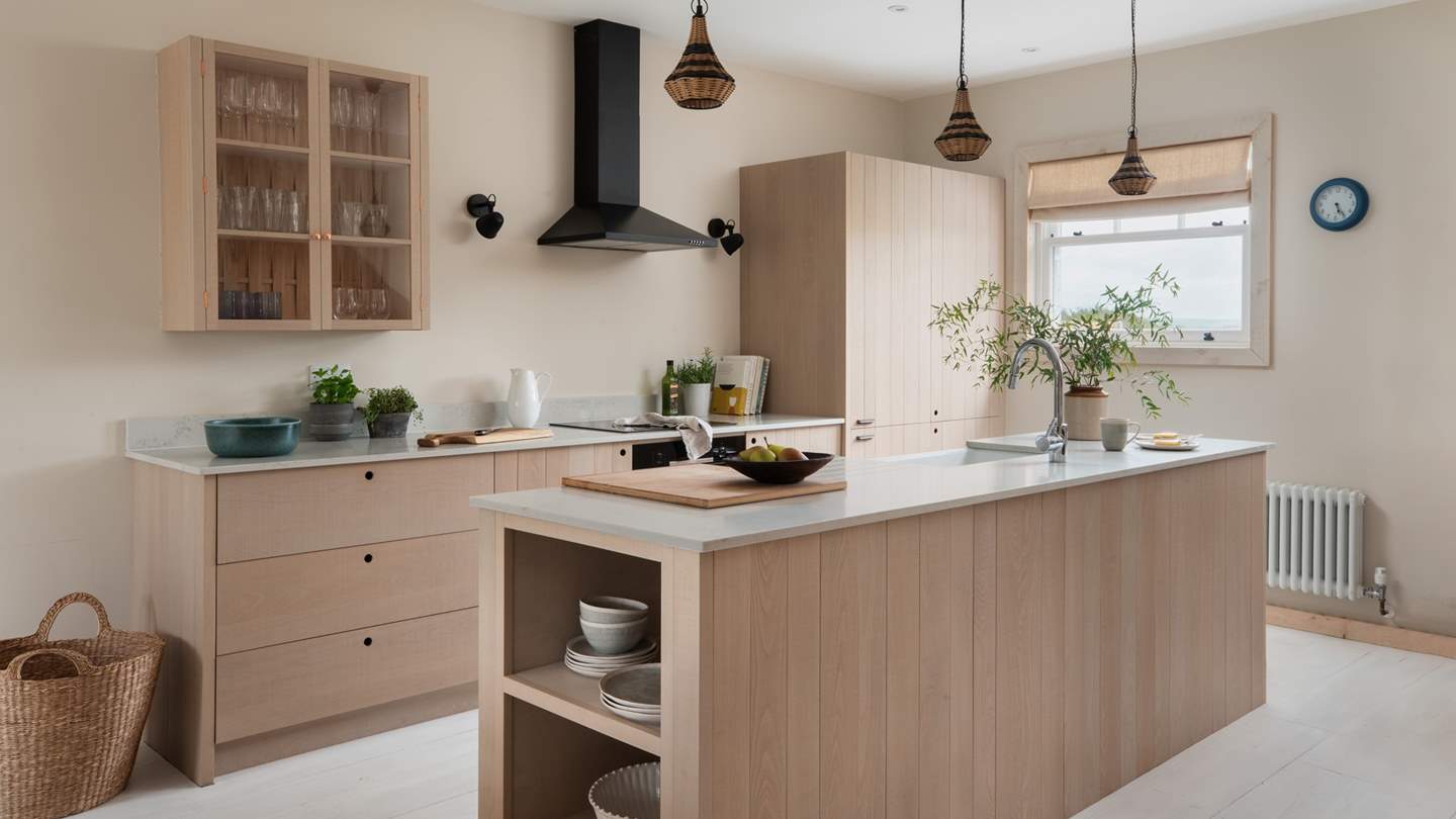 Uncover the bespoke kitchen by Sebastian Cox, with plentiful space for crafting delectable dishes