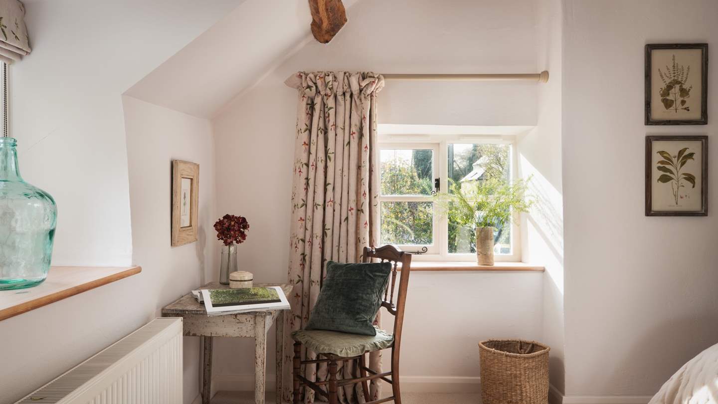 We just love the antique Georgian pieces in this pretty bedroom... 
