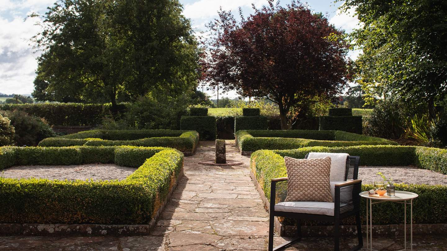 In honour of our retreat’s rich past, the pristine garden envelops Zuri in a manicured embrace...