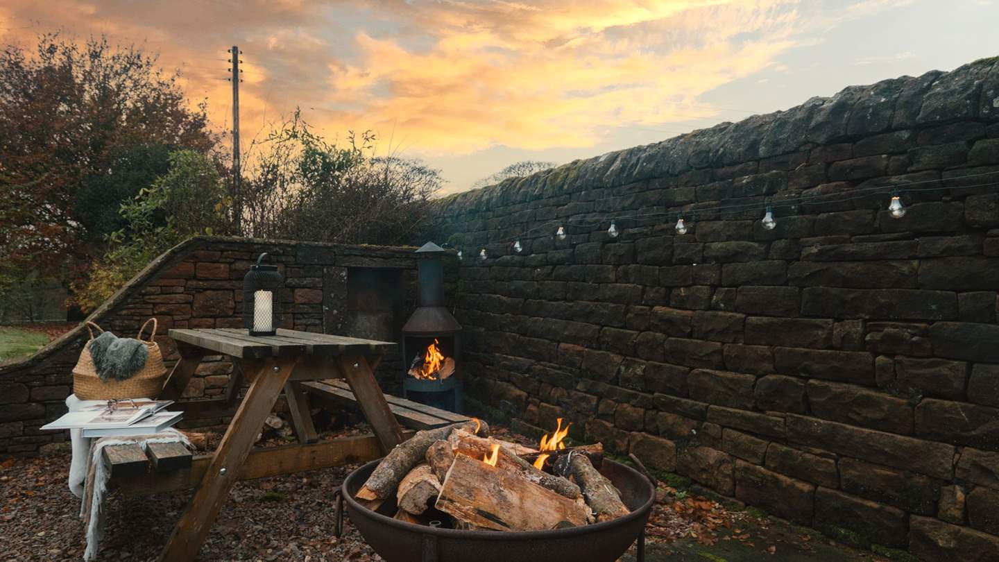 Gather around the flickering fire pit for an evening spent stargazing... 