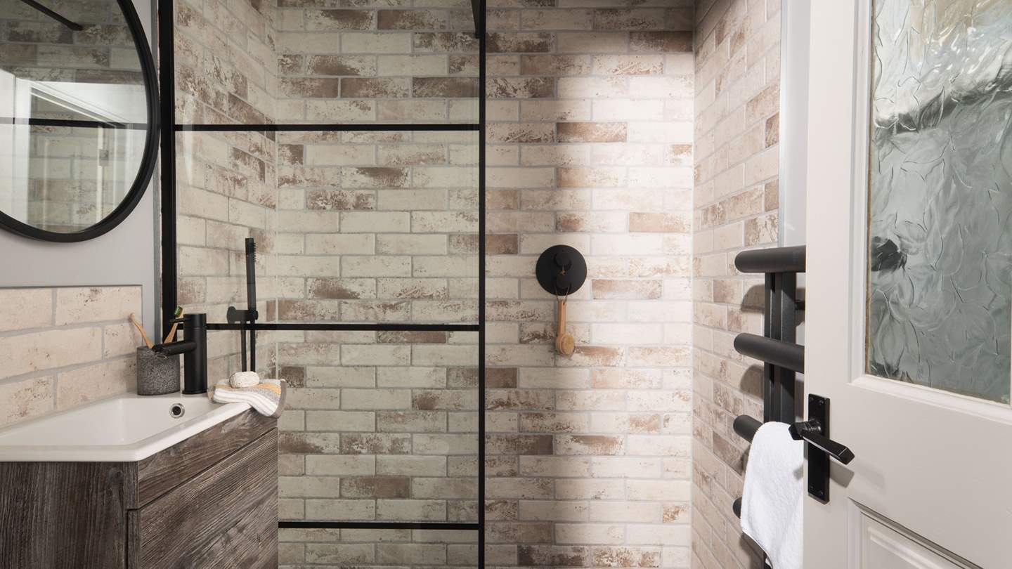 Enjoy wake-me-up ablutions in the ensuite shower room