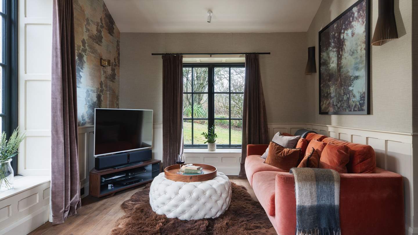 For those looking for a quiet spot to withdraw, discover the thoughtfully curated snug next door