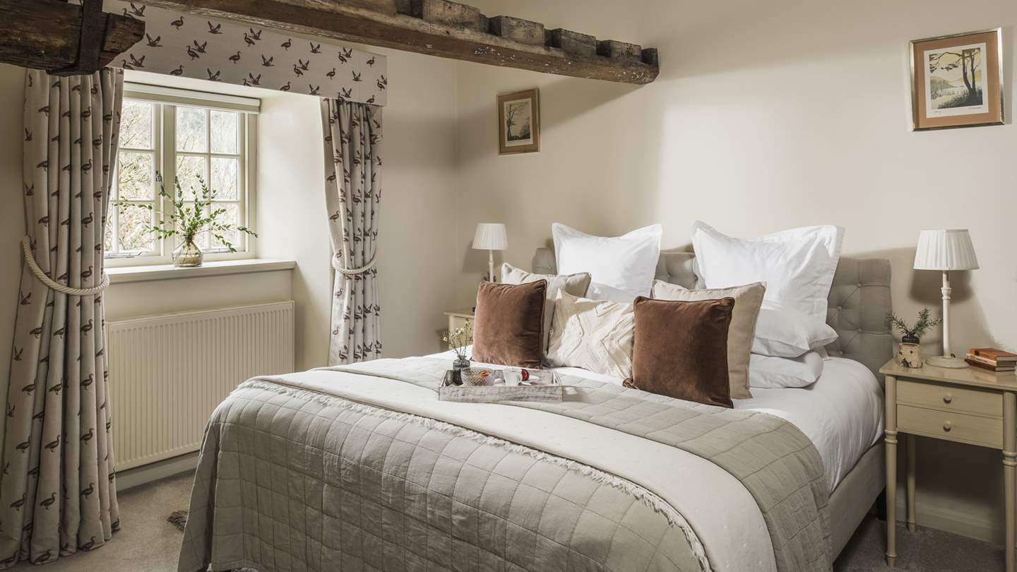 For those seeking a serene space where lingering lie-ins are a must, the main bedroom awaits dressed in calming neutral tones blended with warm, chocolatey hues