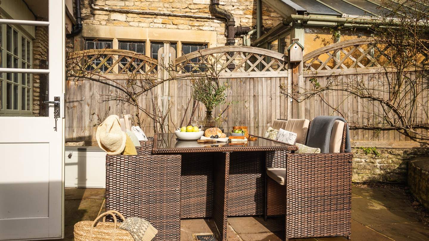 While away heavenly hours outdoors in Boutique style...