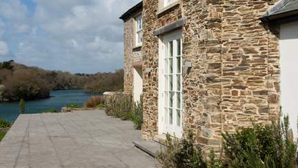 The Miller's House at Froe - 2.4 miles S of Portscatho, Sleeps 6 + cot in 3 Bedrooms
