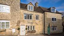 Retreat to Southview, our honey-hued home in the Cotswolds