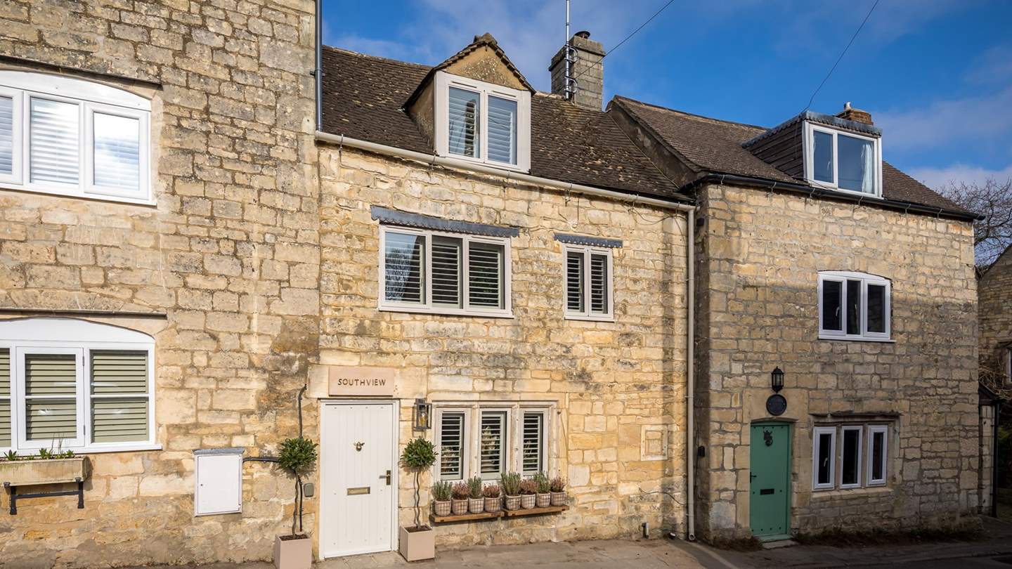 Retreat to Southview, our honey-hued home in the Cotswolds
