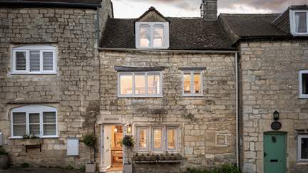 Southview - Painswick, Sleeps 4 + cot in 2 Bedrooms