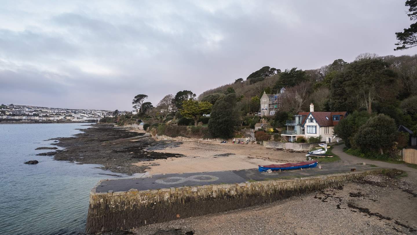 Trevenen is situated within the coastal village of Flushing