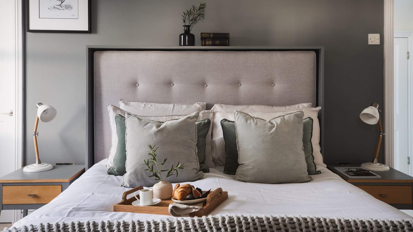 A sumptuous king-sized bed takes centre stage, with luxurious linens, comfy cushions and throws 