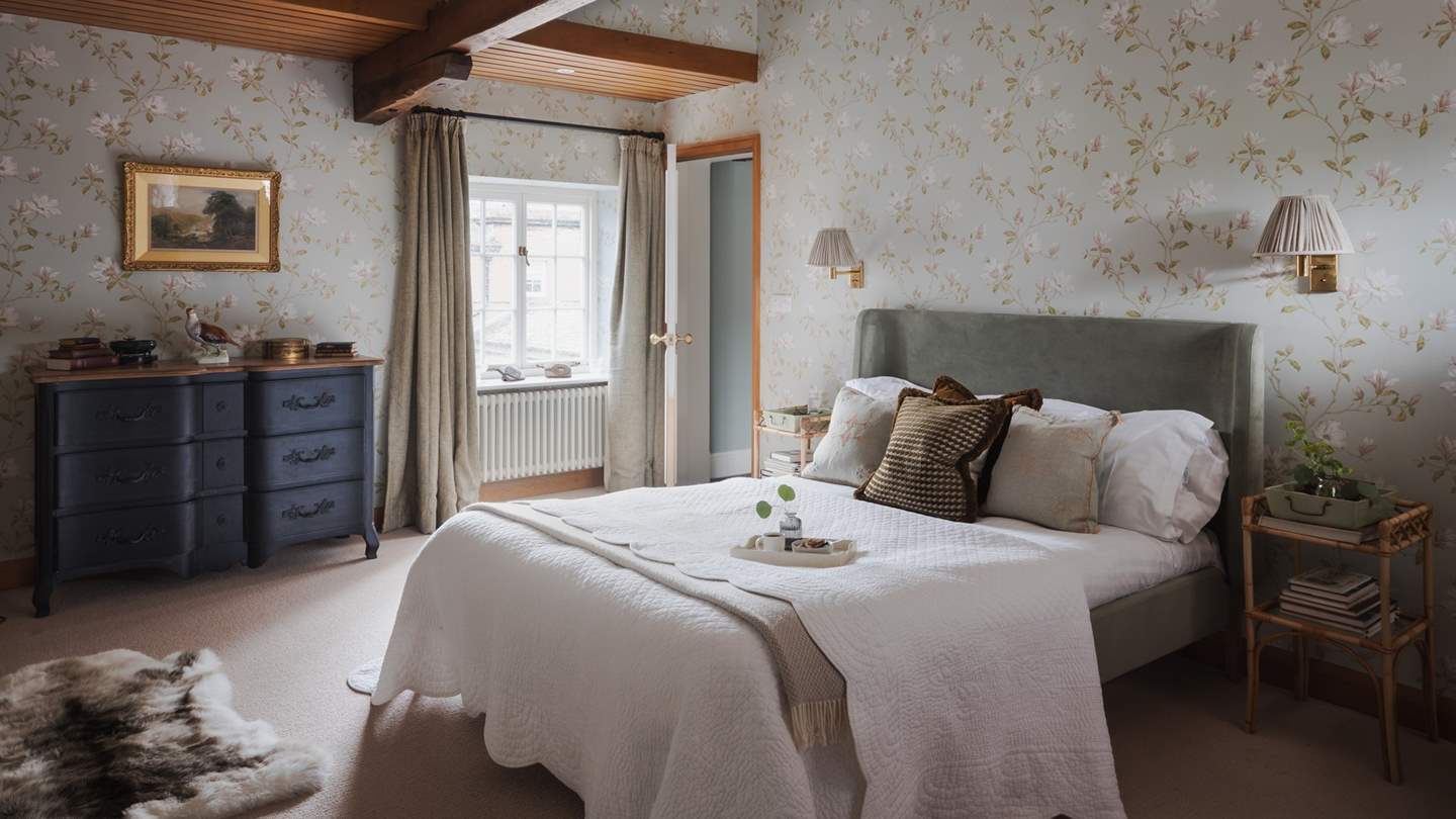 Enjoying high ceilings, natural light, and sweet Marchwood Jardine Florals wallpaper by Colefax and Fowler