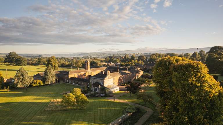 Eden Hall - Sleeps 14 + cot - Penrith
