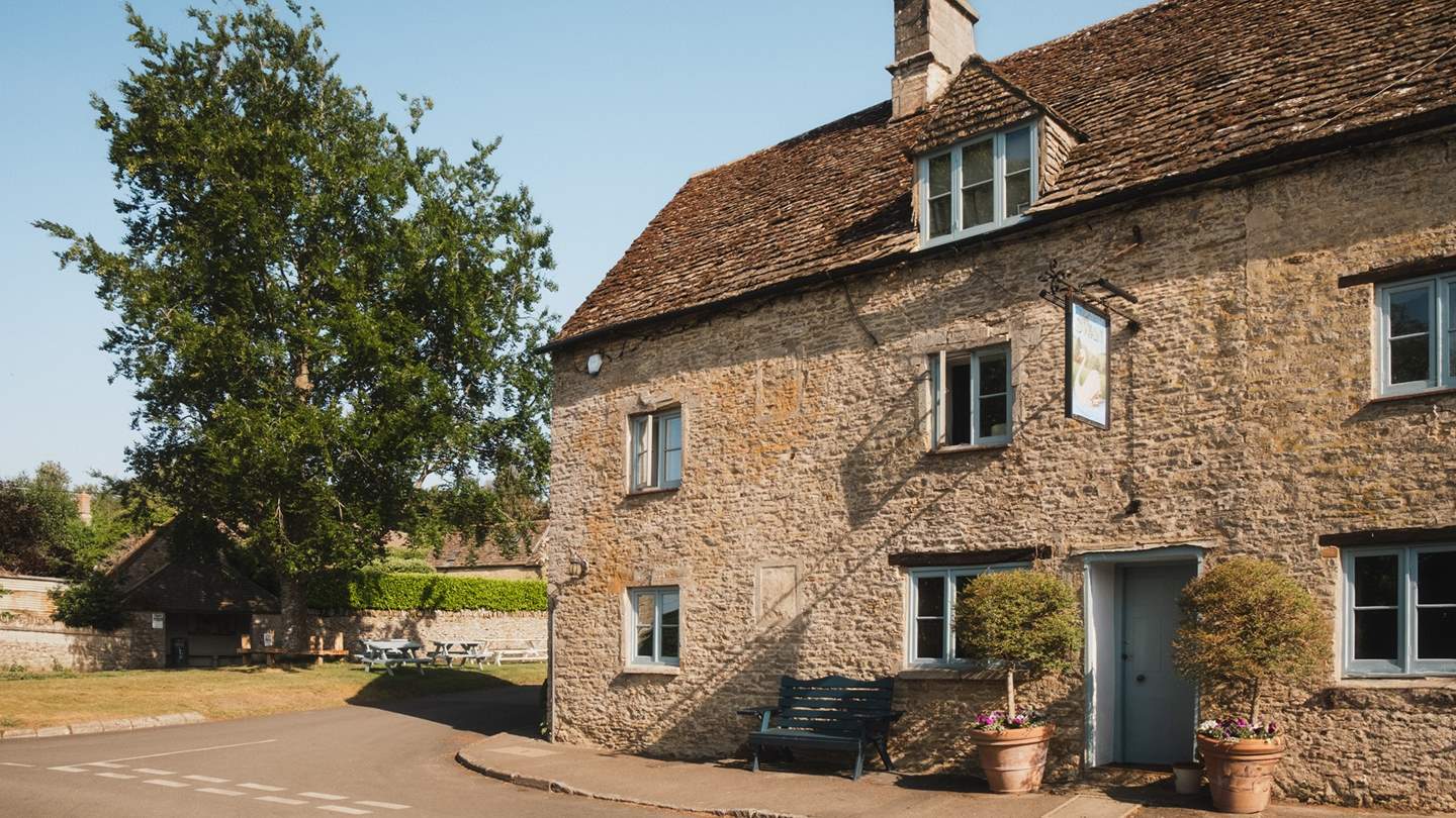 Savour delicious meals from the award-winning Thyme family restaurants, The Swan and The Ox Barn, both of which are within walking distance from Laurel Cottage